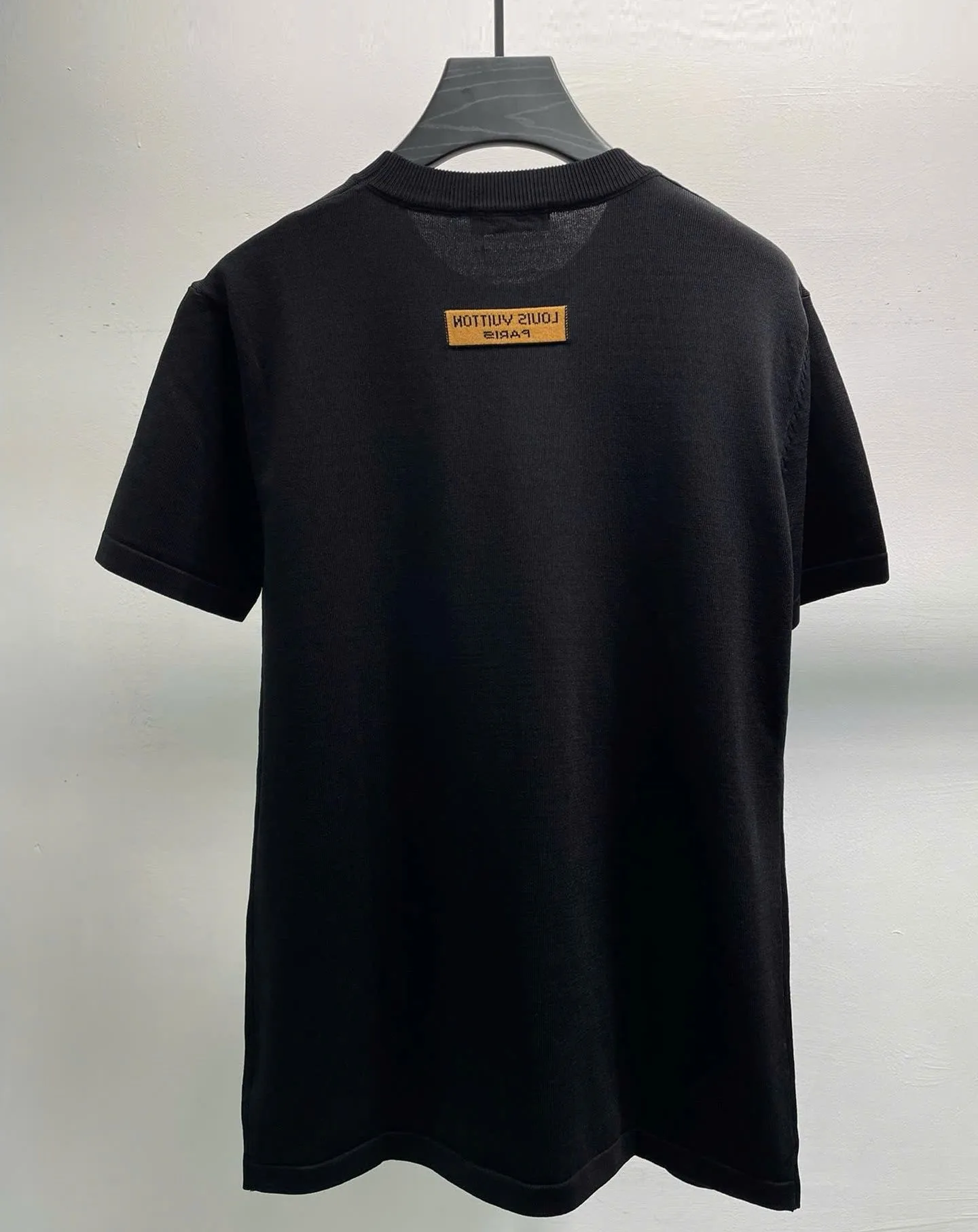 Áo Louis Vuitton đen phông nam mã 5 limited stock ấn tượng cao cấp