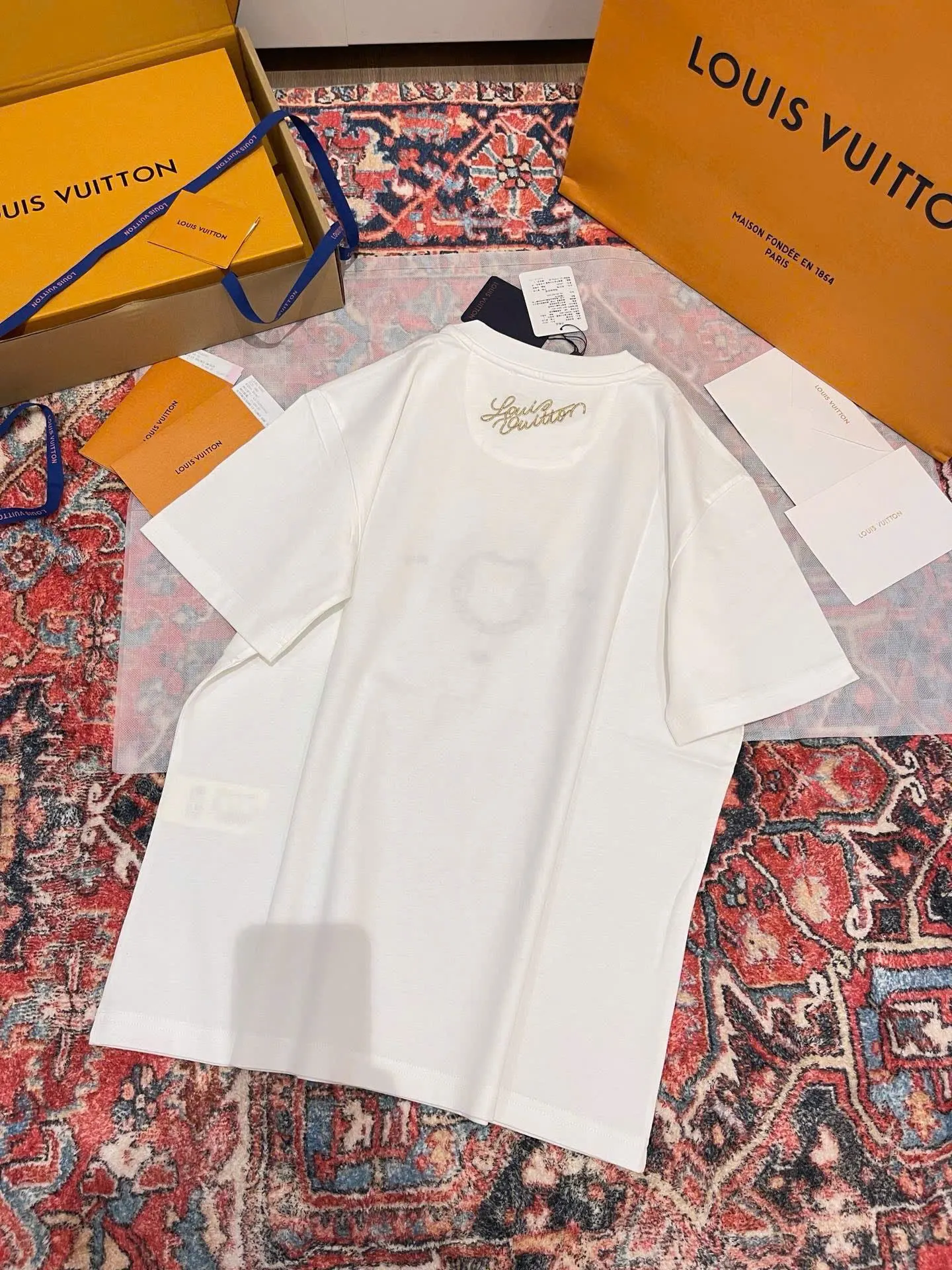 Áo phông nam màu trắng Louis Vuitton mã 6 vừa mắt chất lượng vượt trội