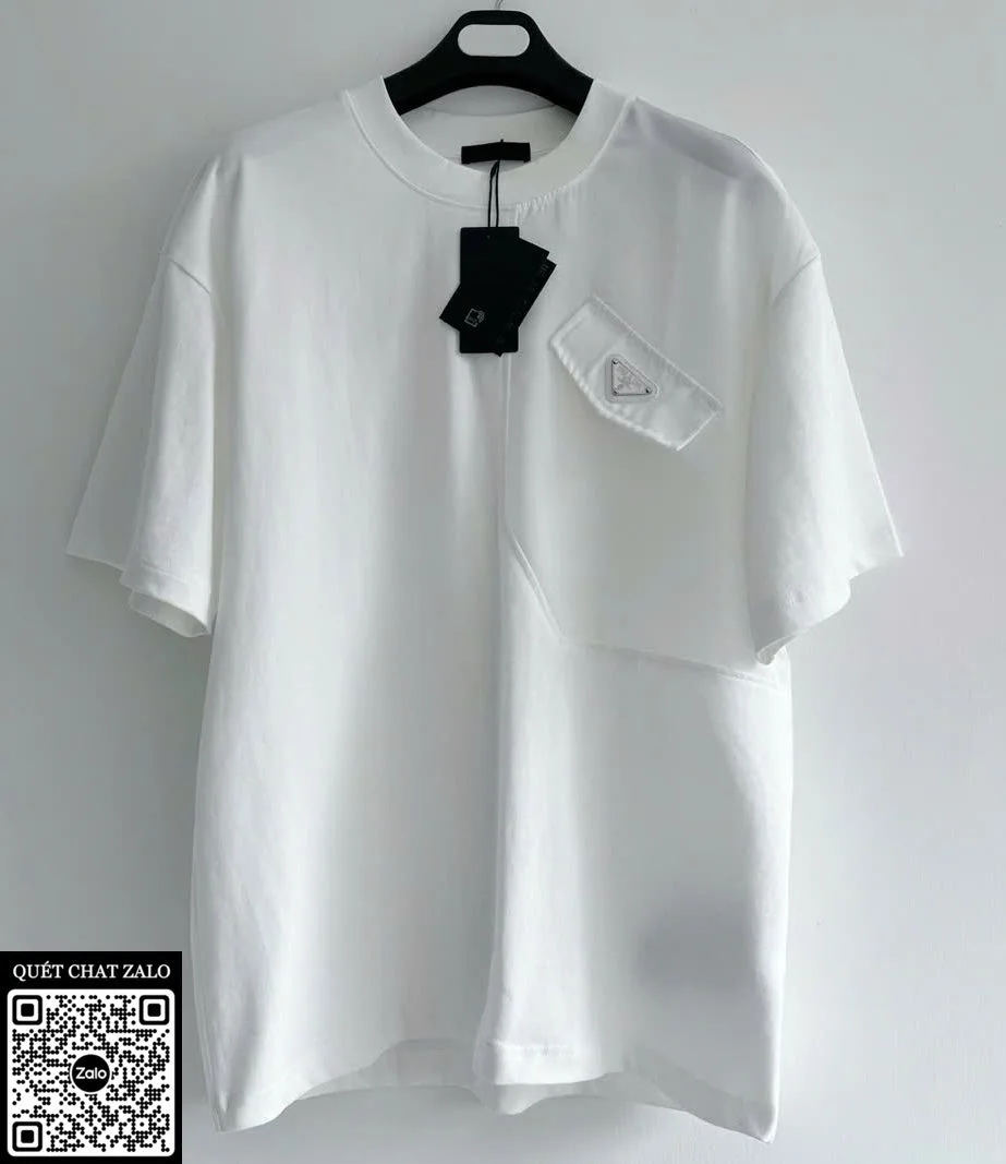 Áo phông nam màu trắng Prada mã 3 cao cấp đánh giá tuyệt vời Áo phông nam màu trắng Prada mã 3 cao cấp đánh giá tuyệt vời