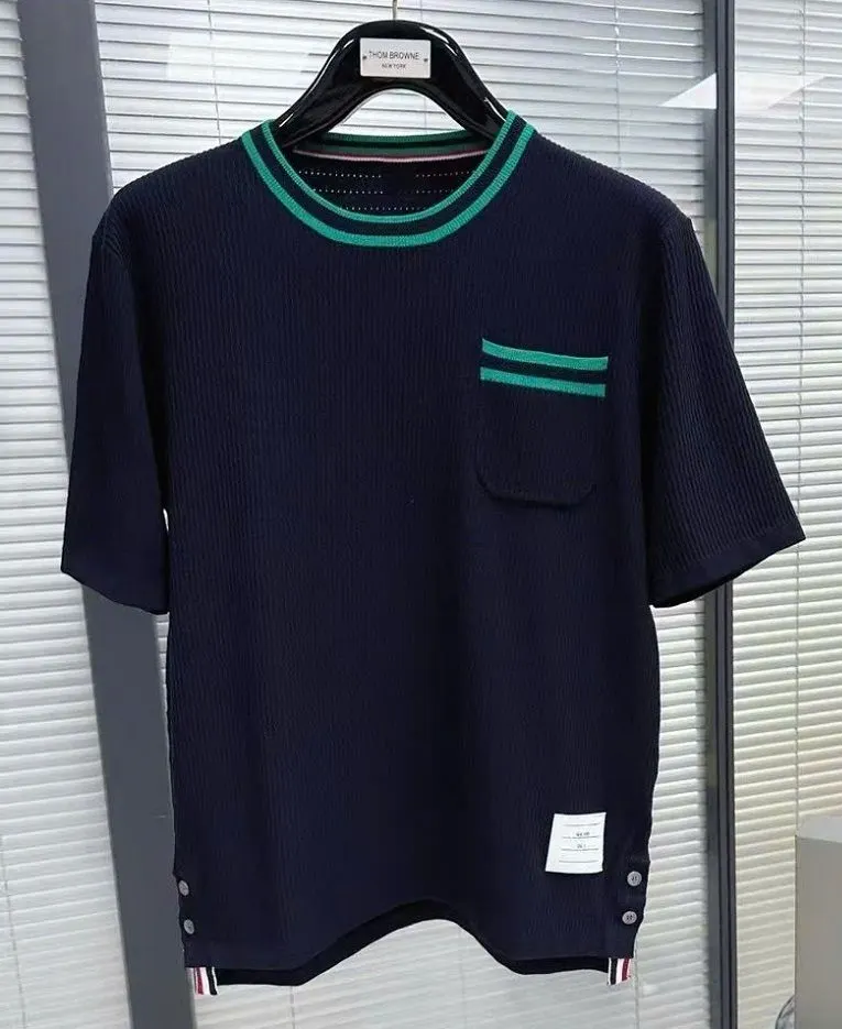 Áo phông nam màu xanh Thom Browne mã 1b chuẩn Like Authentic đẳng cấp Áo phông nam màu xanh Thom Browne mã 1b chuẩn Like Authentic đẳng cấp