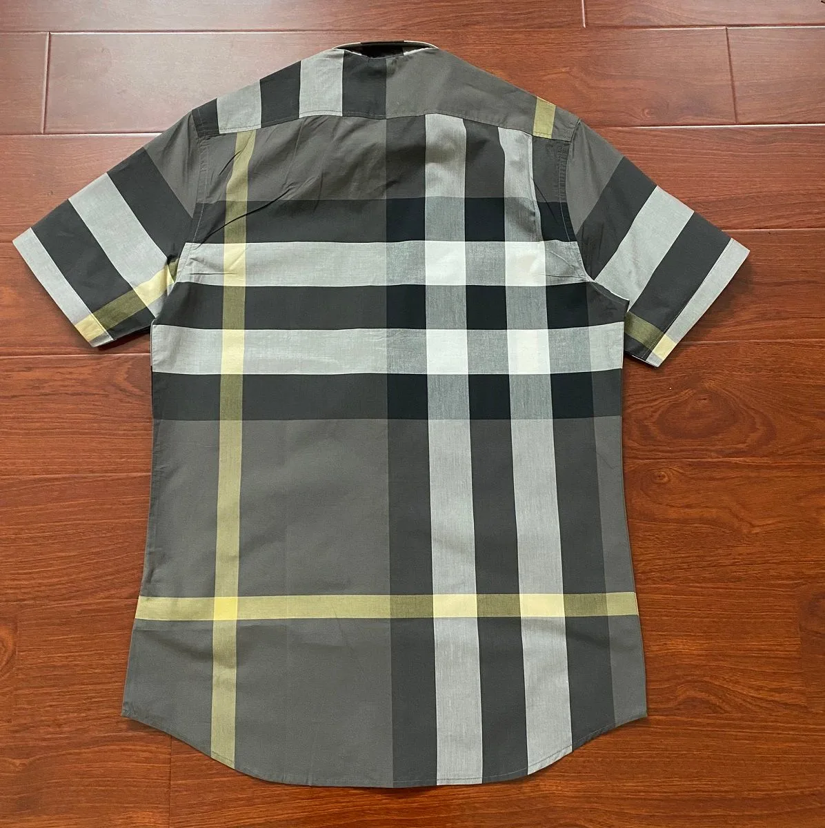 Áo sơ mi caro Burberry nam xám tay ngắn kẻ sọc mã 16 hút mắt