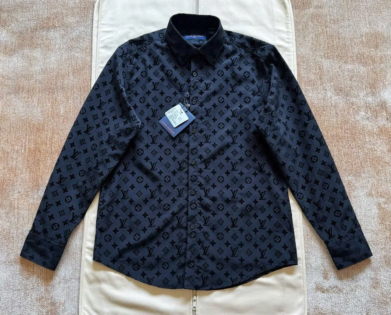 Áo sơ mi nam màu đen LV tay dài mã 1b tinh tế chất lượng cao