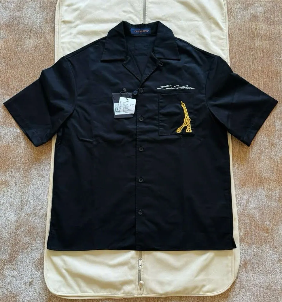 Áo sơ mi nam LV màu đen tay ngắn mạnh mẽ mã 1 phong độ dáng đẹp Áo sơ mi nam LV màu đen tay ngắn mạnh mẽ mã 1 phong độ dáng đẹp