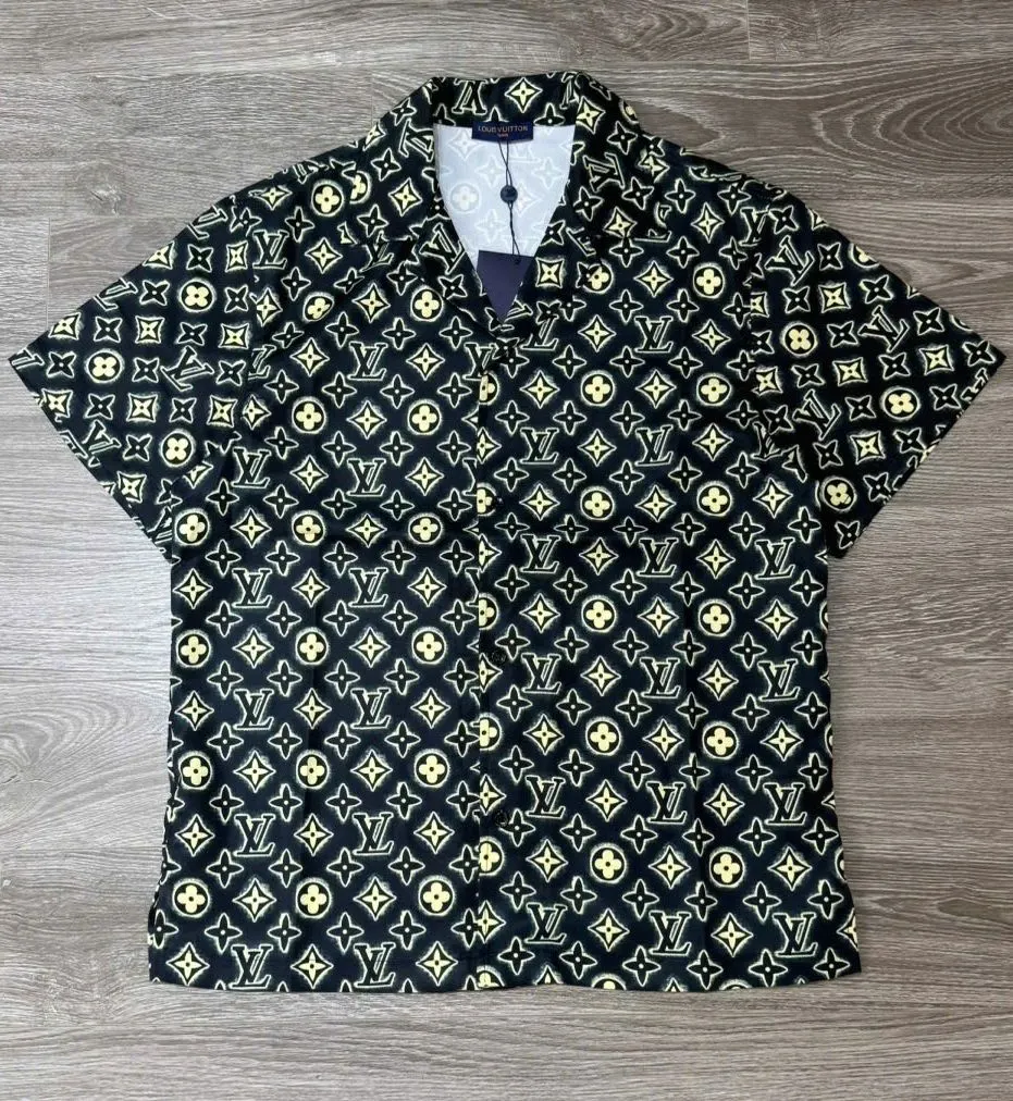 Áo sơ mi Louis tay ngắn đen LV hàng độc quyền nam mã 2 chất lượng cao Áo sơ mi Louis tay ngắn đen LV hàng độc quyền nam mã 2 chất lượng cao