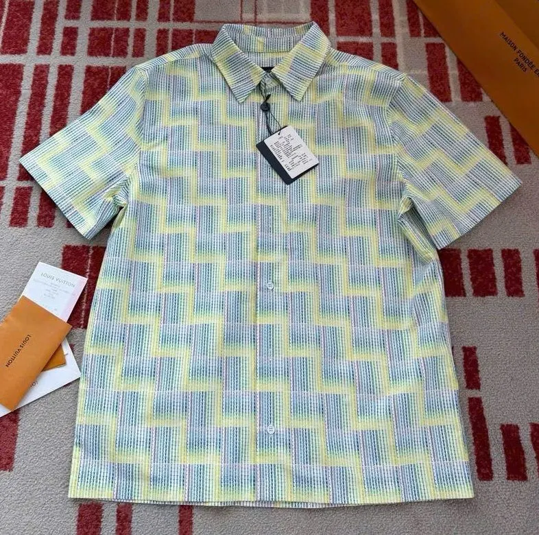 Áo sơ mi nam màu xanh LV tay ngắn kẻ sọc caro mã 1 phong cách riêng