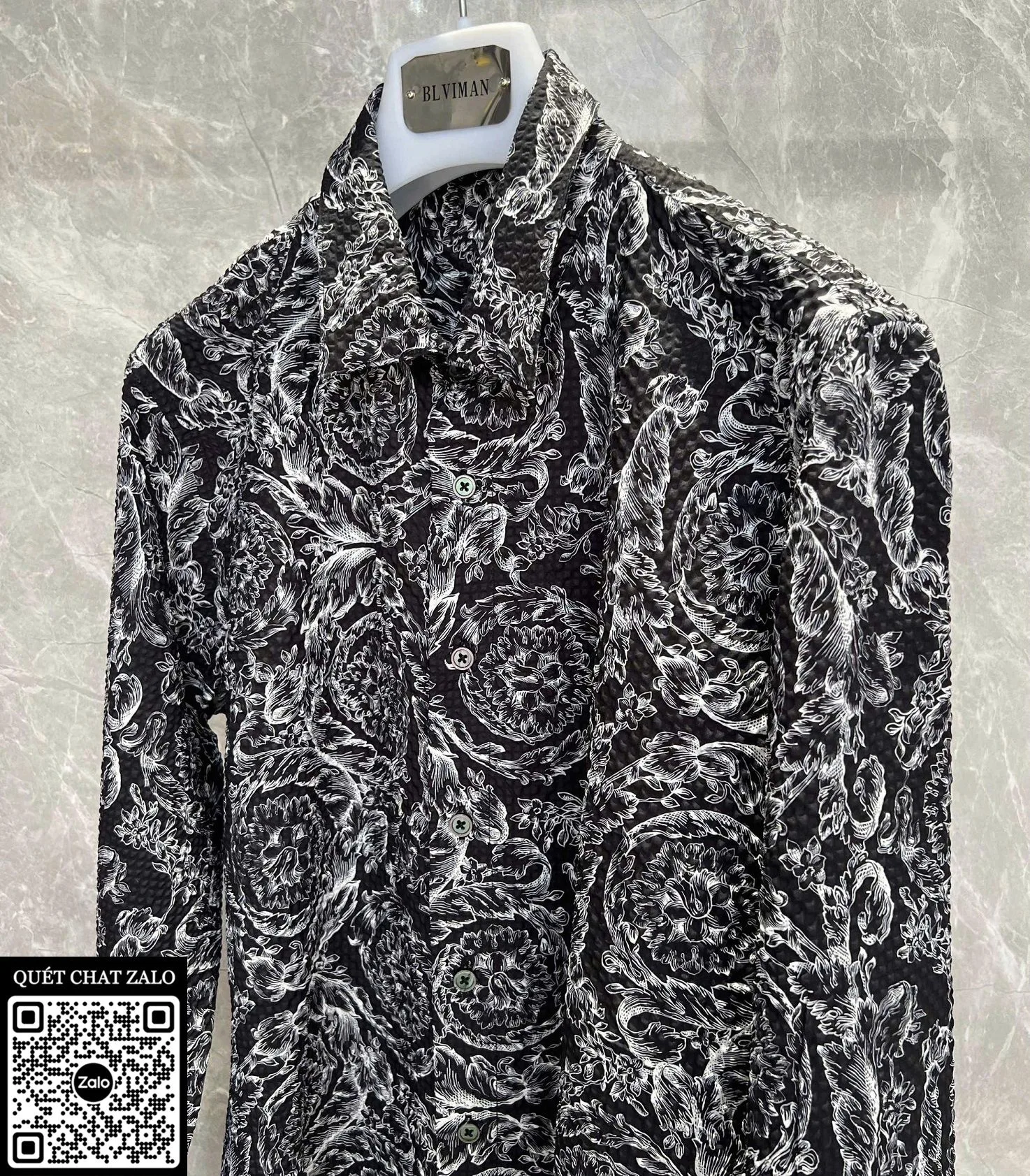 Áo sơ mi nam Versace màu đen tay dài hoa lá mã 2 xịn đẳng cấp phong cách cao cấp chuẩn Áo sơ mi nam Versace màu đen tay dài hoa lá mã 2 xịn đẳng cấp phong cách cao cấp chuẩn
