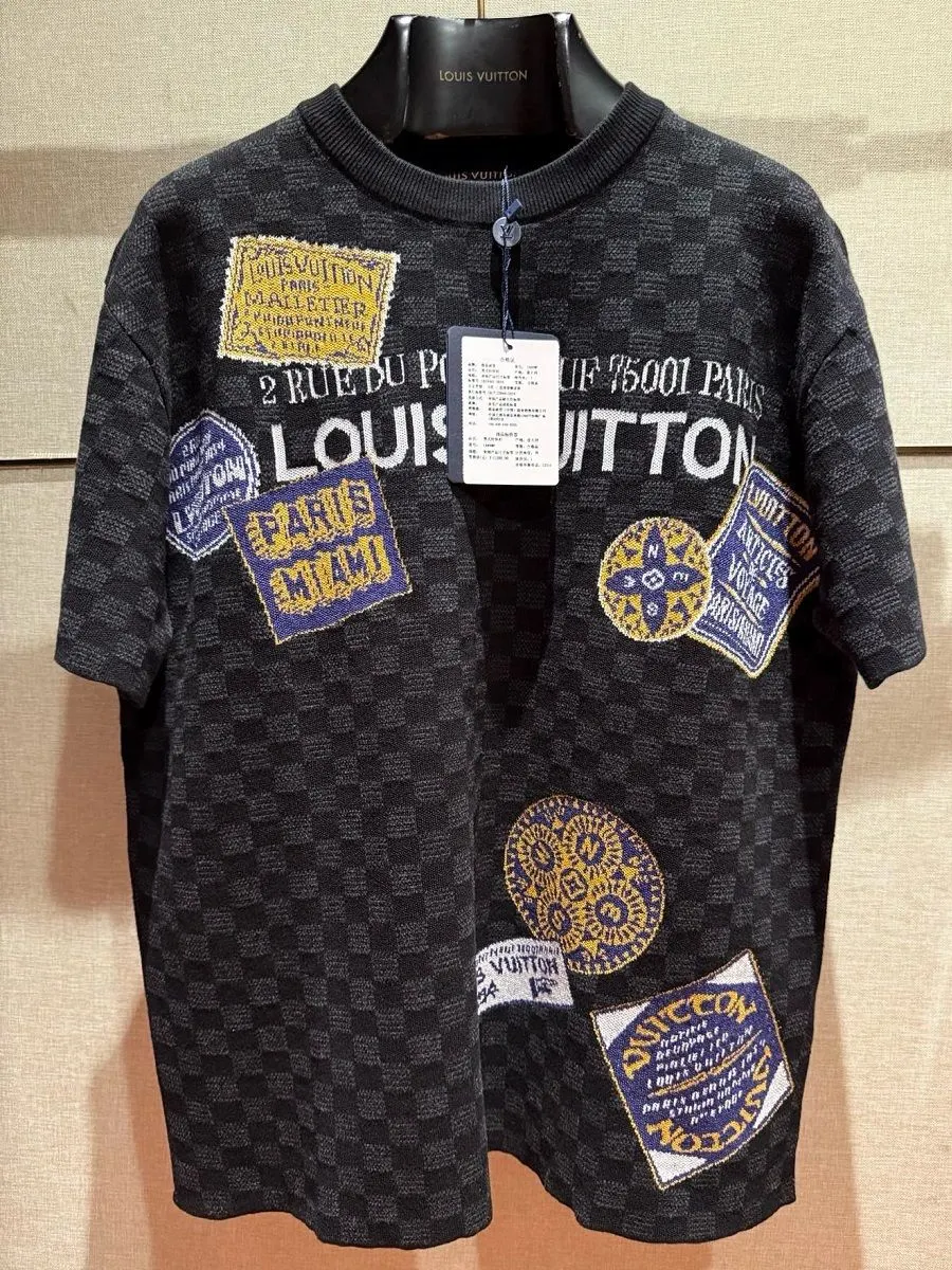 Áo thun LV đen mã 11b nam nữ—phong cách thanh lịch đúng chuẩn