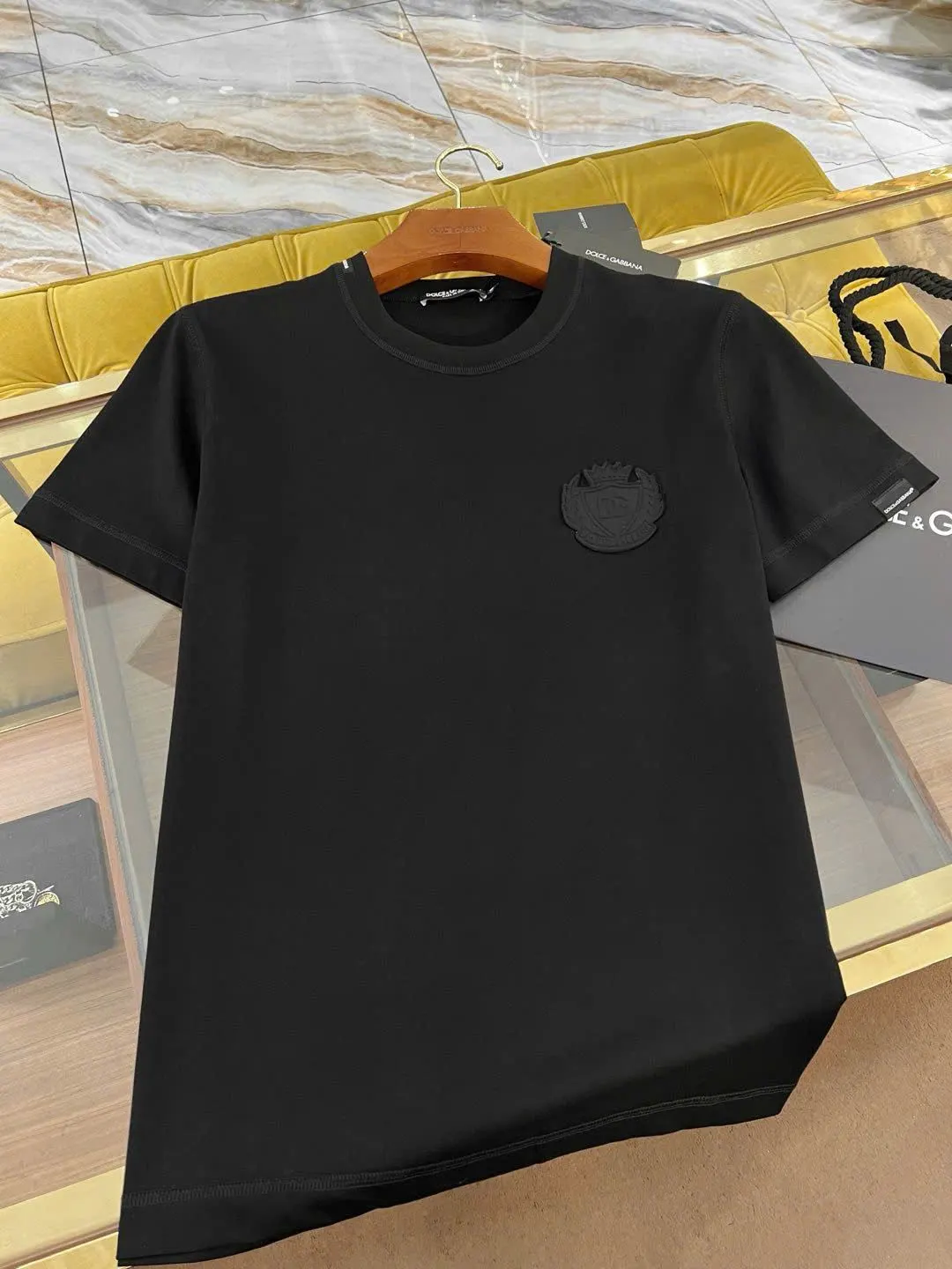 Áo phông đen Dolce Gabbana mã 3 cổ tròn cao cấp chuẩn dáng cho nam nữ Áo phông đen Dolce Gabbana mã 3 cổ tròn cao cấp chuẩn dáng cho nam nữ