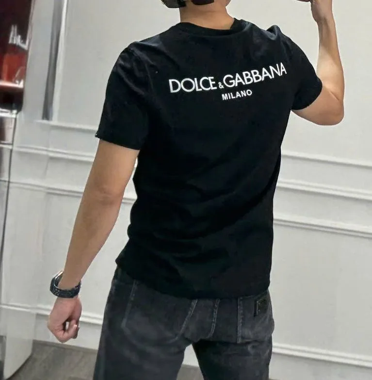 Áo thun đen cổ tròn Dolce Gabbana mã 37 phong cách riêng hạng cao cấp Áo thun đen cổ tròn Dolce Gabbana mã 37 phong cách riêng hạng cao cấp