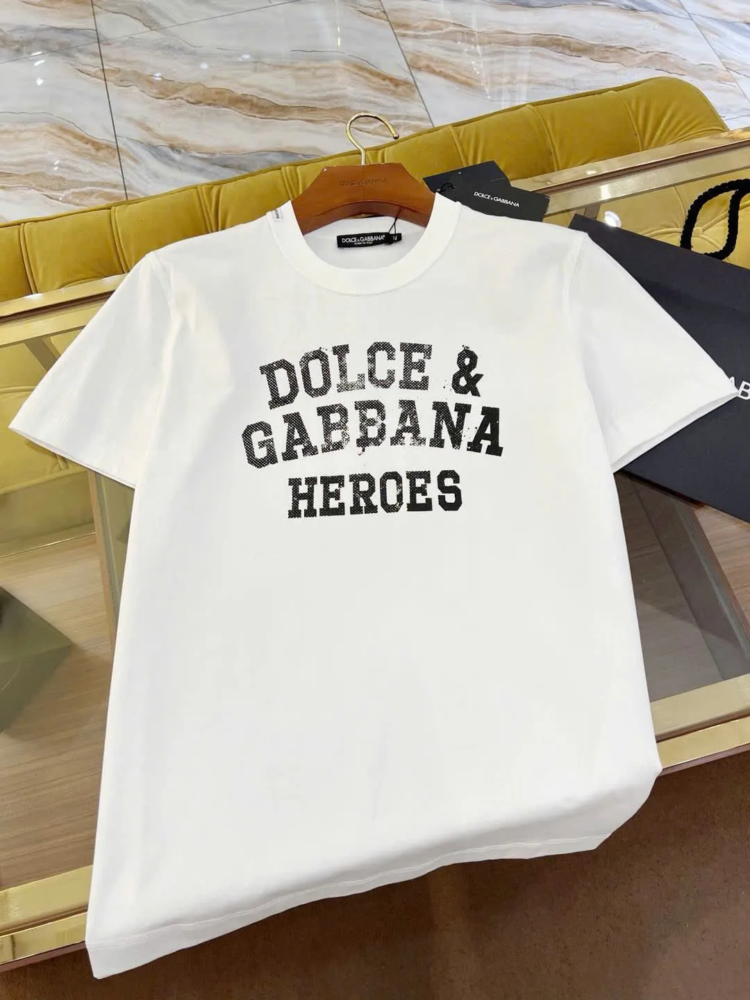áo thun Dolce Gabbana nam trắng mã 16 cổ tròn cao hạng ấn tượng mạnh