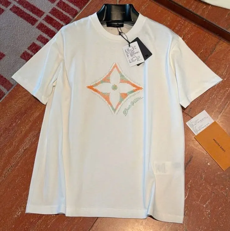 Áo phông LV trắng mã 13 like chính hãng Authentic cổ tròn nam nữ Áo phông LV trắng mã 13 like chính hãng Authentic cổ tròn nam nữ