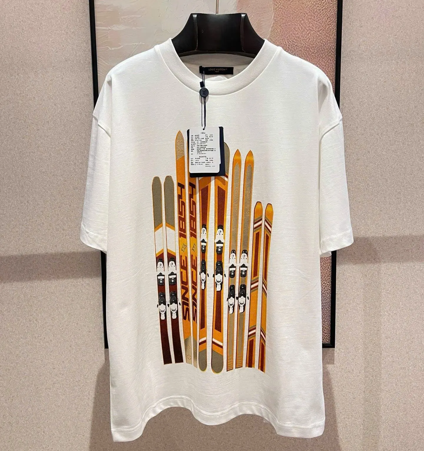 Áo Louis Vuitton trắng mã 2 – Áo phông cổ tròn nam nữ đỉnh của chóp