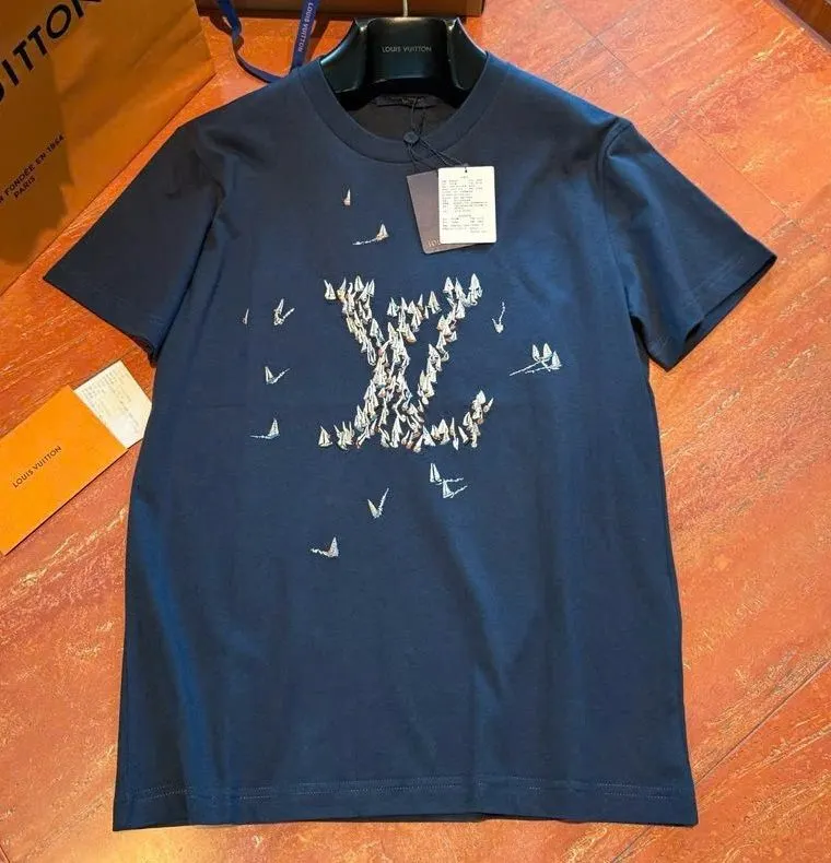 Áo LV xanh lá mã 11 nam nữ cổ tròn Louis Vuitton đẹp và chất lượng