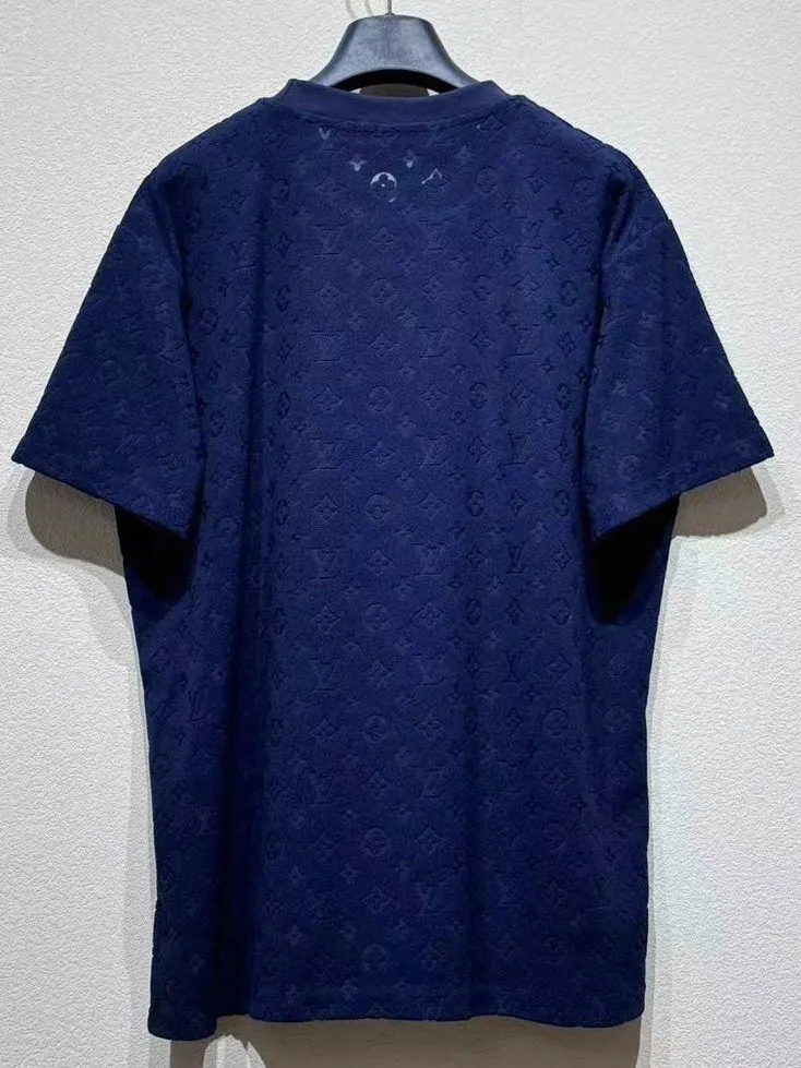 Áo Louis Vuitton xanh mã 13 cổ tròn nam nữ đỉnh của chóp siêu đẹp Áo Louis Vuitton xanh mã 13 cổ tròn nam nữ đỉnh của chóp siêu đẹp