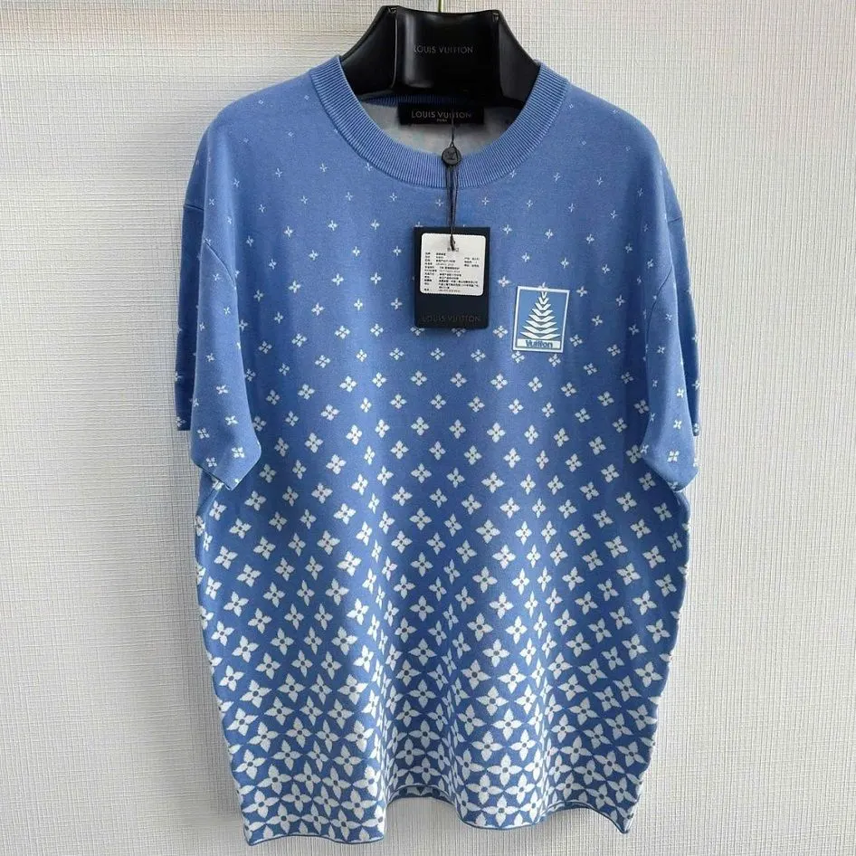 Áo thun LV xanh mã 8 – Áo phông Louis Vuitton cổ tròn nam nữ xịn xò Áo thun LV xanh mã 8 – Áo phông Louis Vuitton cổ tròn nam nữ xịn xò