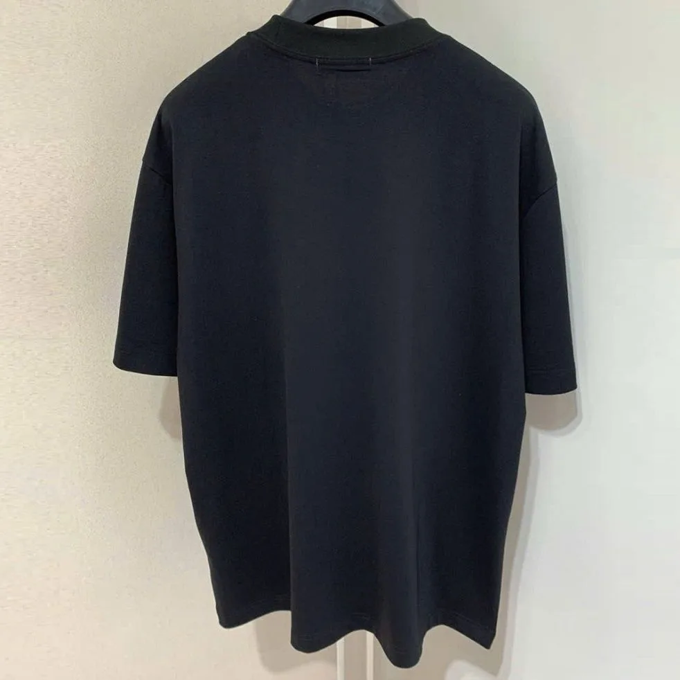 Áo phông Versace nam đen mã 6 cổ tròn phong cách thời thượng Vip Like Authentic Áo phông Versace nam đen mã 6 cổ tròn phong cách thời thượng Vip Like Authentic