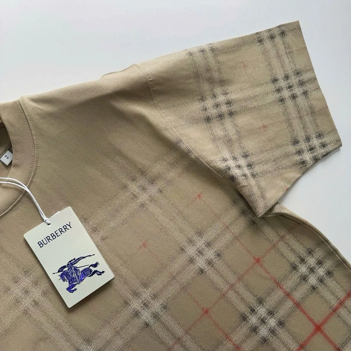 Áo thun hiệu Burberry áo phông màu vàng kẻ caro nam mã 1 gọn gàng Áo thun hiệu Burberry áo phông màu vàng kẻ caro nam mã 1 gọn gàng