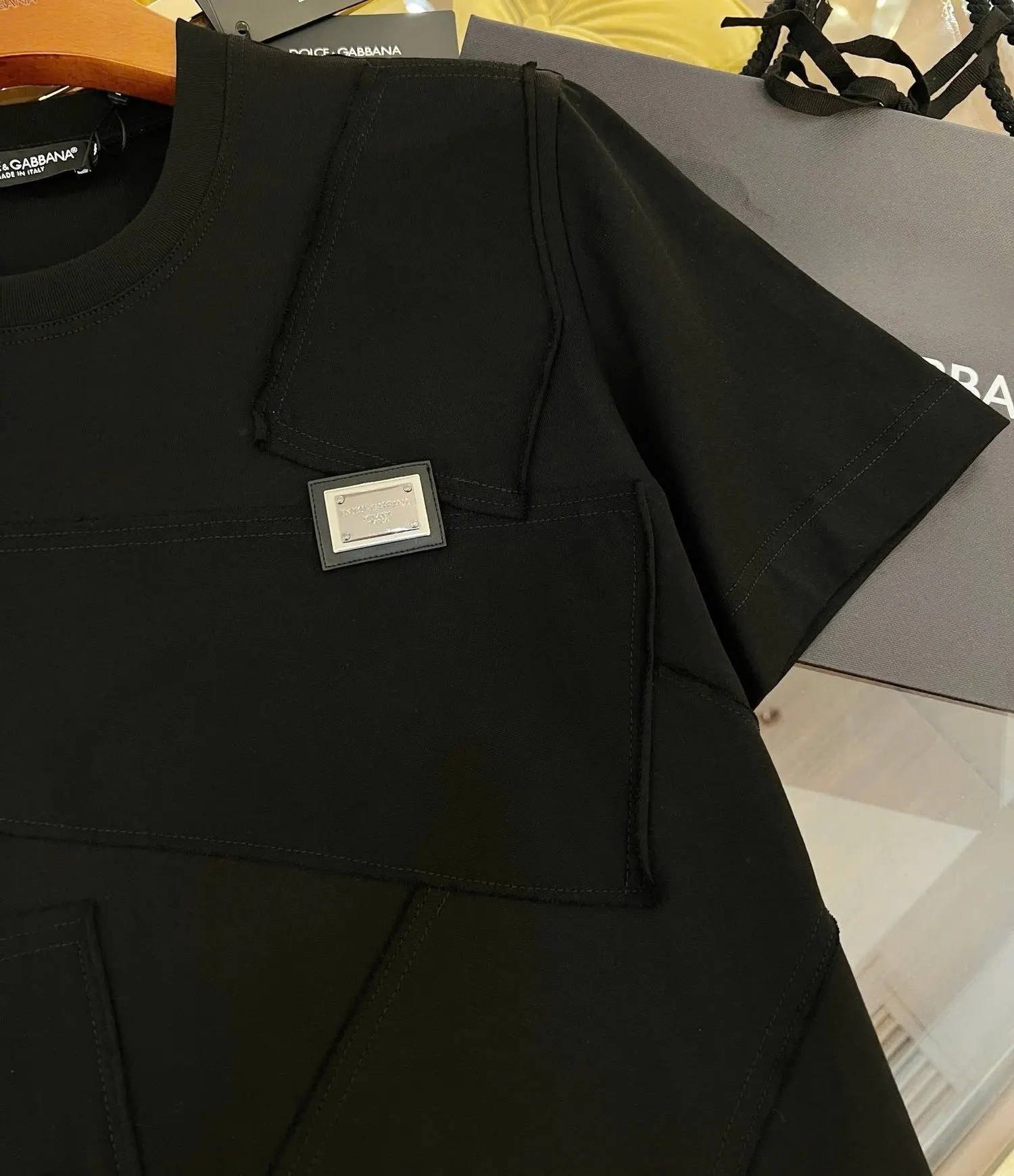 Áo thun Dolce Gabbana phông đen tinh tế thượng lưu nam mã 9 Ý