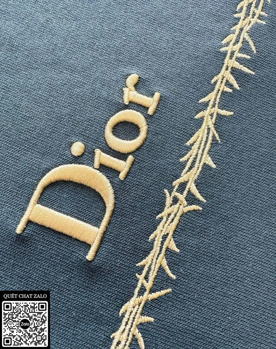 Áo phông nam màu xanh Dior hình thêu null phong cách sang trẻ đẹp Áo phông nam màu xanh Dior hình thêu null phong cách sang trẻ đẹp