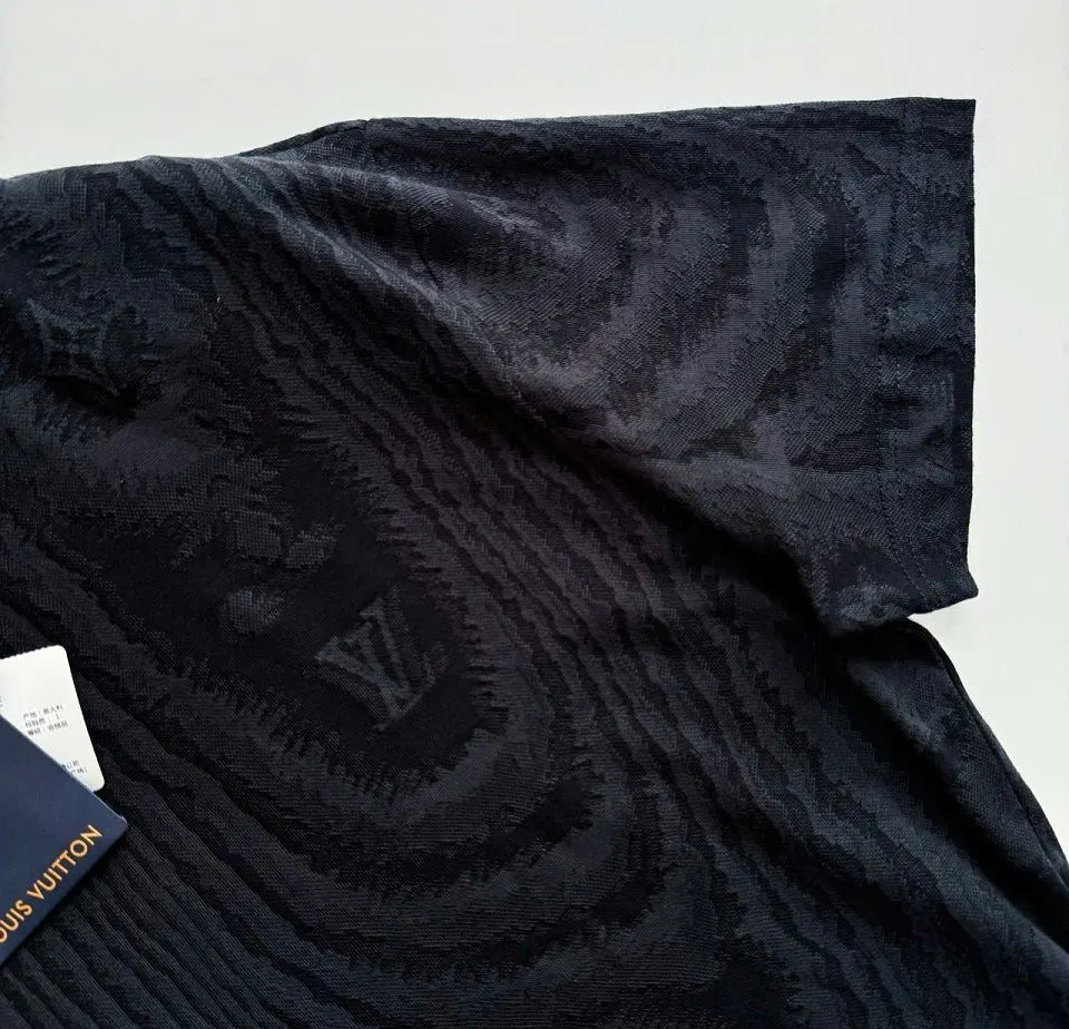 Áo Louis Vuitton đen phông nam mã 14 tuyệt hảo xịn thời thượng