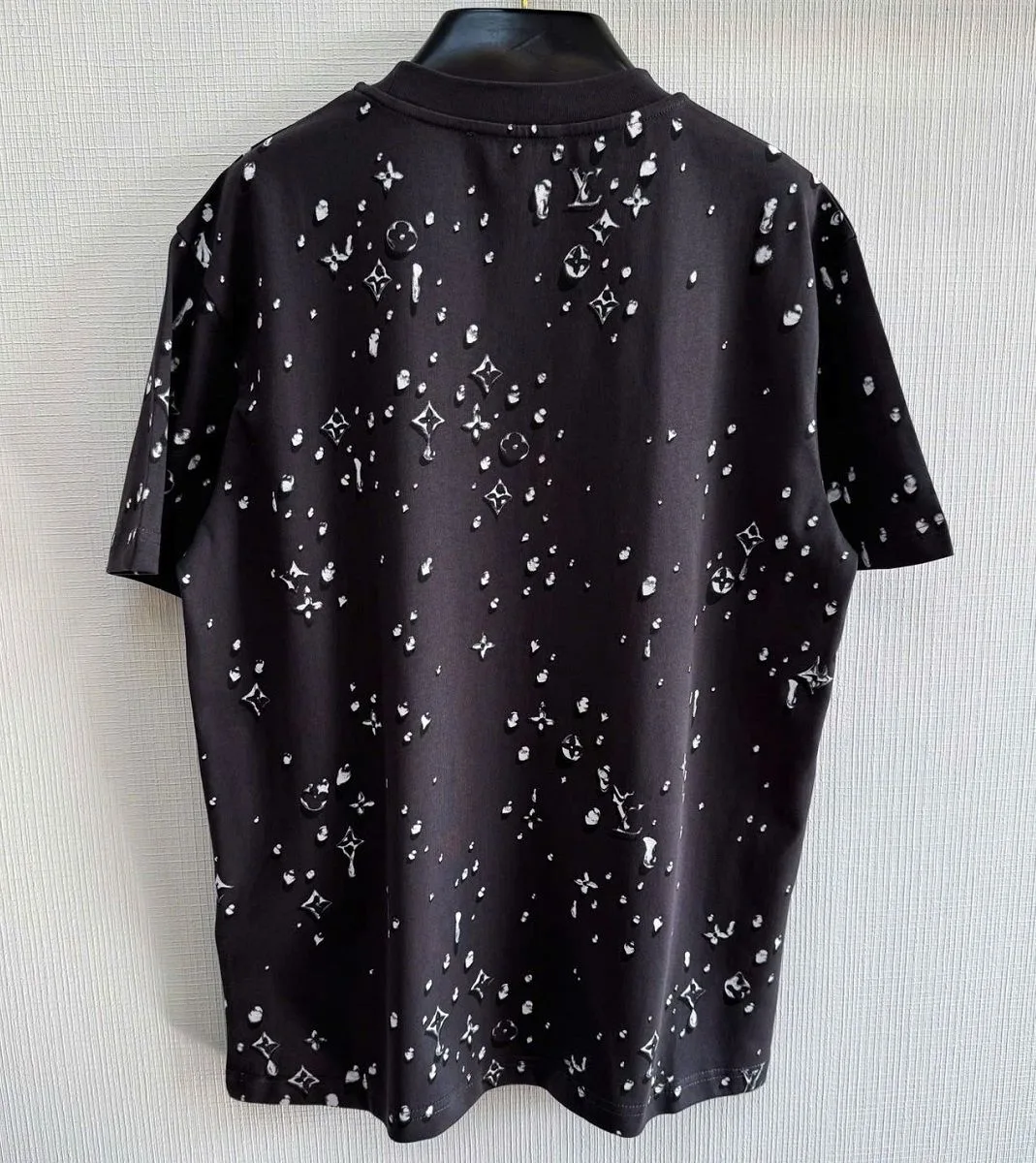 Áo Louis Vuitton đen phông LV nam mã 18 Like Authentic limited hợp lý