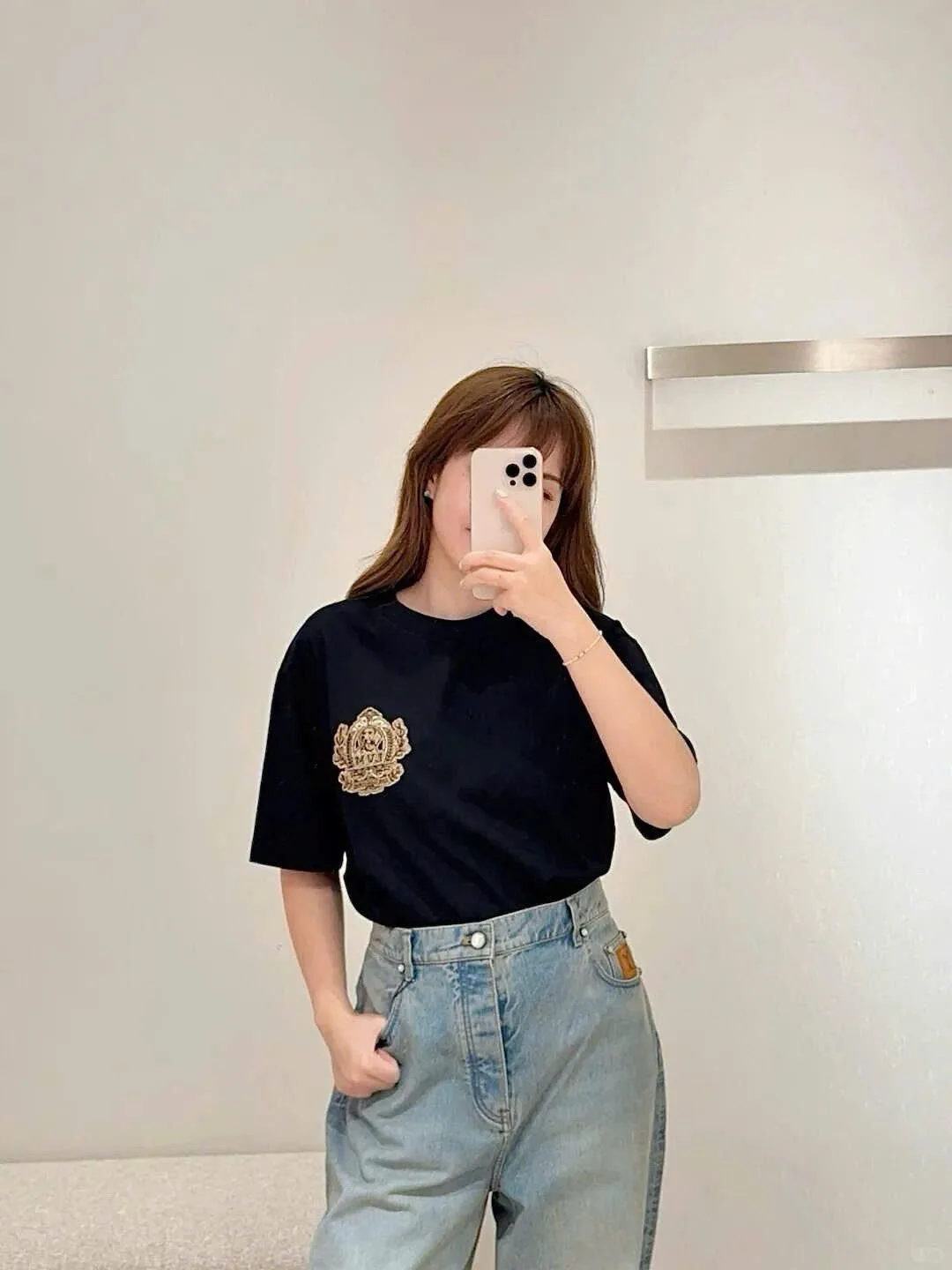 Áo phông nam sang trọng đúng mốt với áo thun LV đen mã 8 màu đen