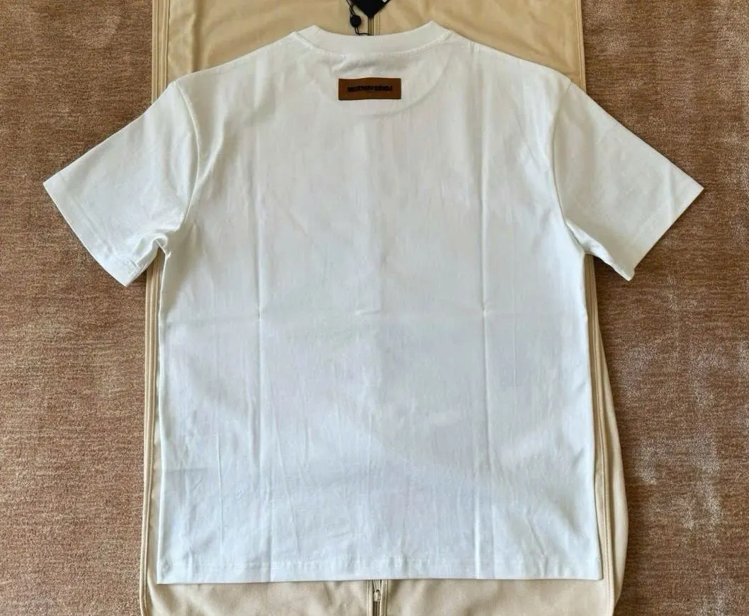 Áo Louis Vuitton trang phông trắng nam mã 8b cực phẩm chuẩn men Áo Louis Vuitton trang phông trắng nam mã 8b cực phẩm chuẩn men