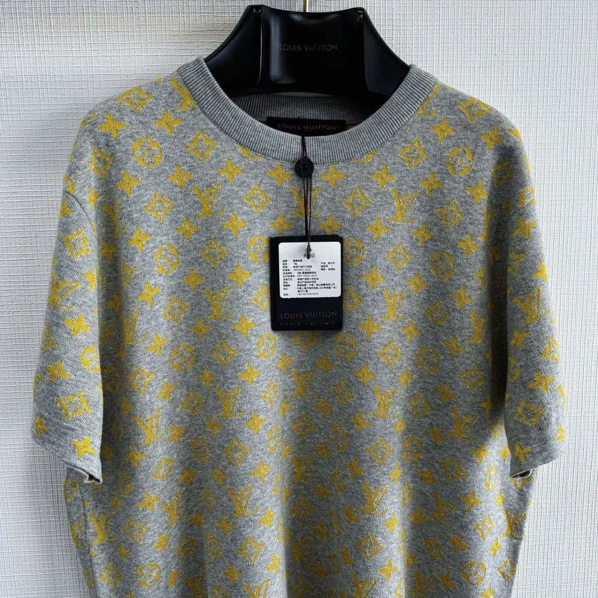 Áo phông nam màu ghi xám Louis Vuitton mã 3 sang trọng ấn tượng