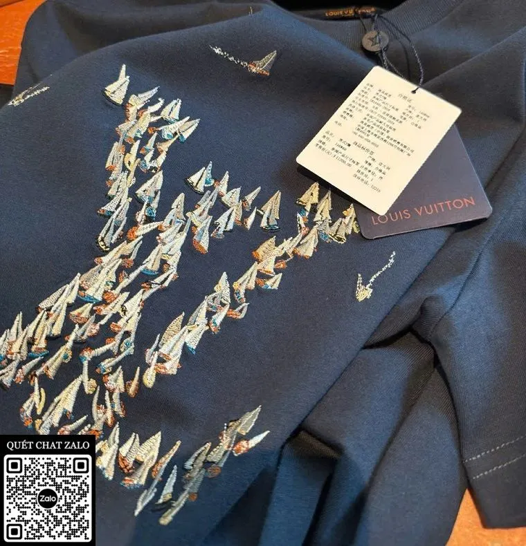 Áo phông nam màu xanh Louis Vuitton mã 11 LV chất không tưởng Áo phông nam màu xanh Louis Vuitton mã 11 LV chất không tưởng