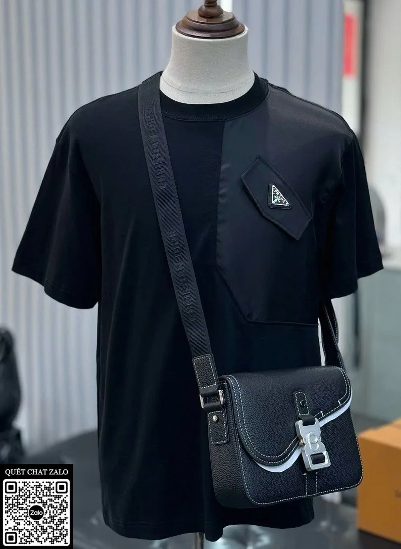 Áo phông nam màu đen Prada mã 3 siêu phẩm đỉnh cao thần thái