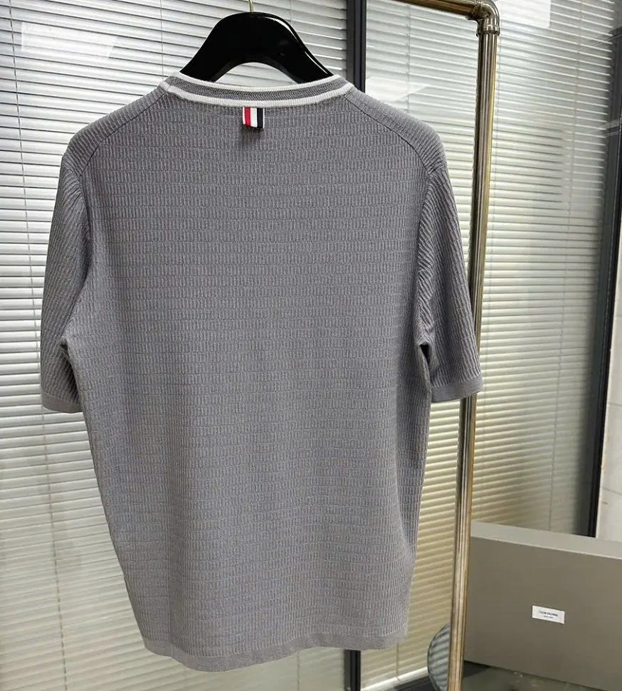 Áo thun Thom Browne nam ghi xám mã 1b high class đáng tiền sang trọng