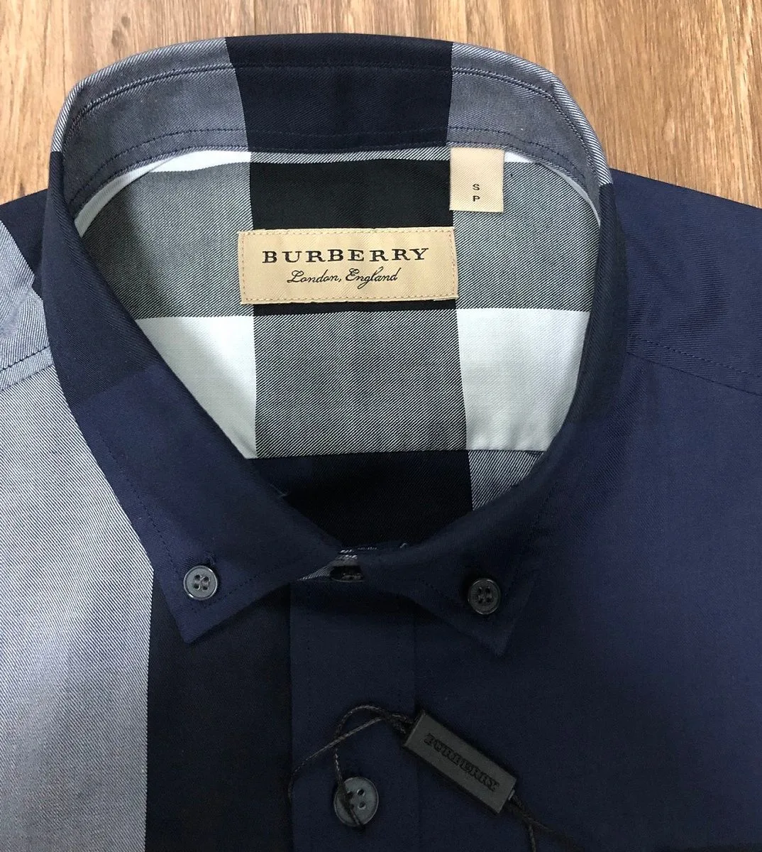 Áo sơ mi nam màu xanh Burberry tay dài kẻ sọc caro mã 24 vừa vặn