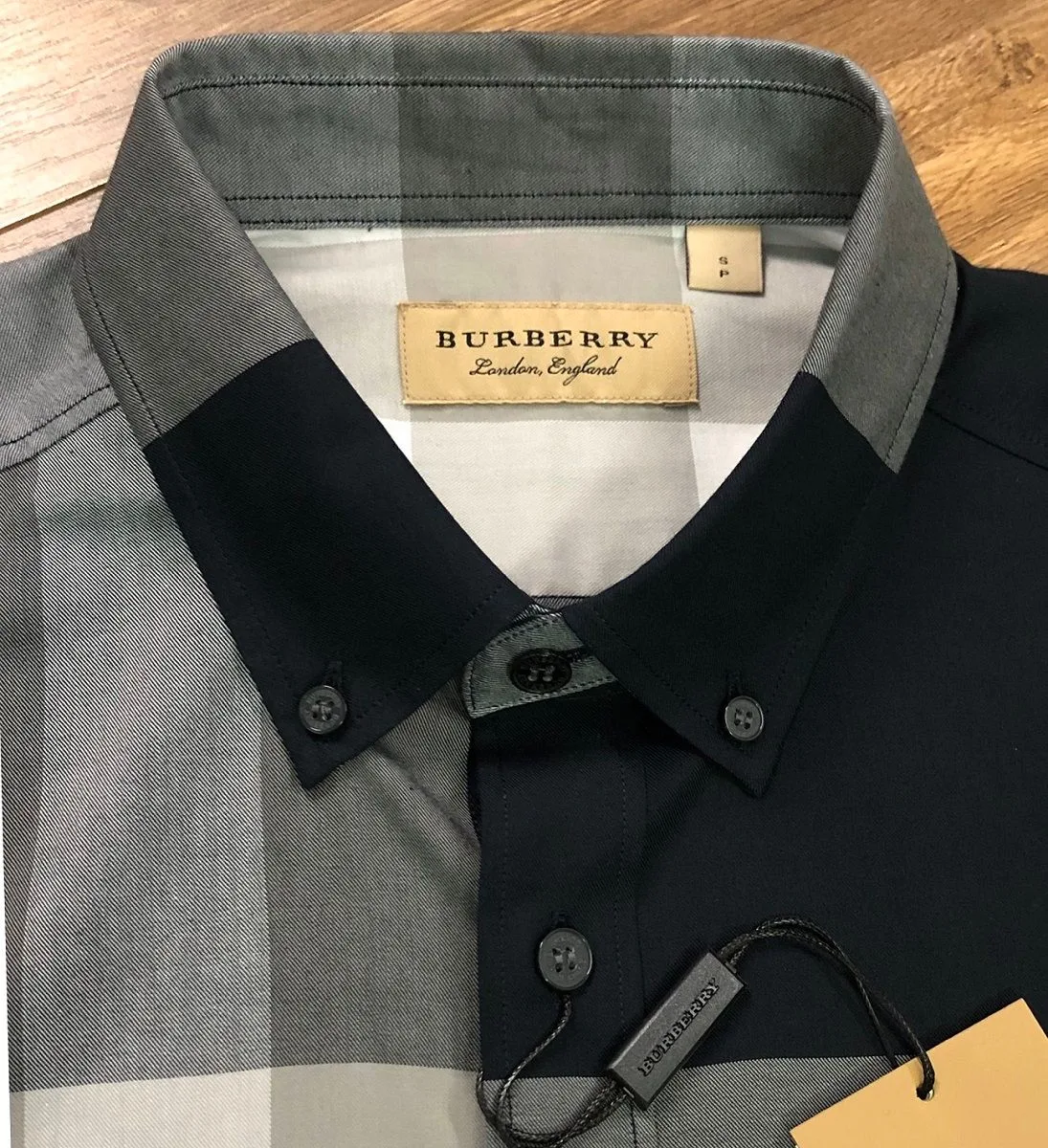 Áo sơ mi nam Burberry đen kẻ caro tay ngắn độc đáo mã 21 siêu phẩm