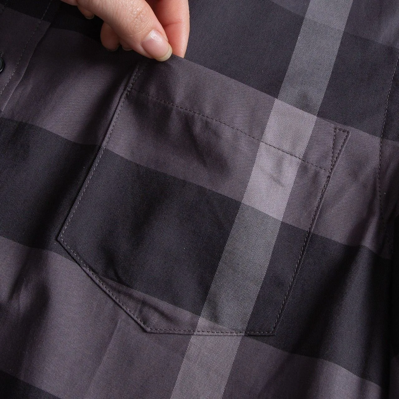 Áo sơ mi sọc Burberry nam màu xám kẻ caro tay ngắn mã 19 phù hợp Áo sơ mi sọc Burberry nam màu xám kẻ caro tay ngắn mã 19 phù hợp