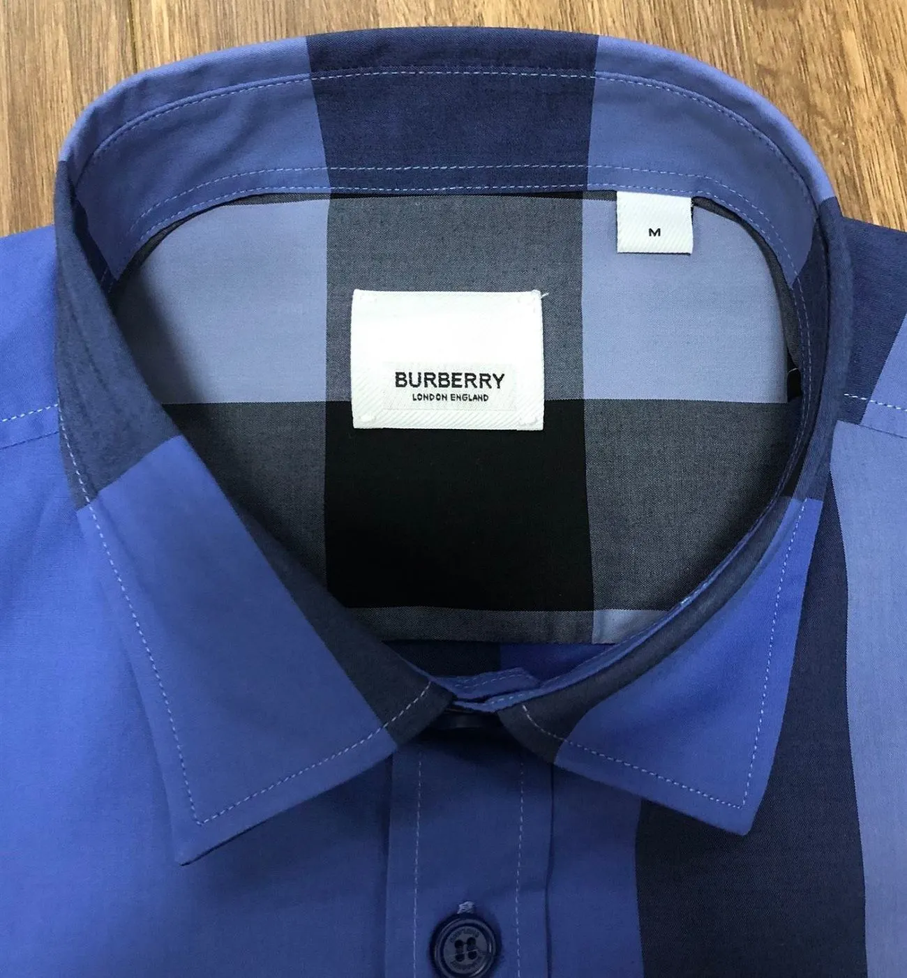 Áo sơ mi nam sọc caro Burberry màu xanh tay ngắn mã 12 mạnh Like Auth Áo sơ mi nam sọc caro Burberry màu xanh tay ngắn mã 12 mạnh Like Auth