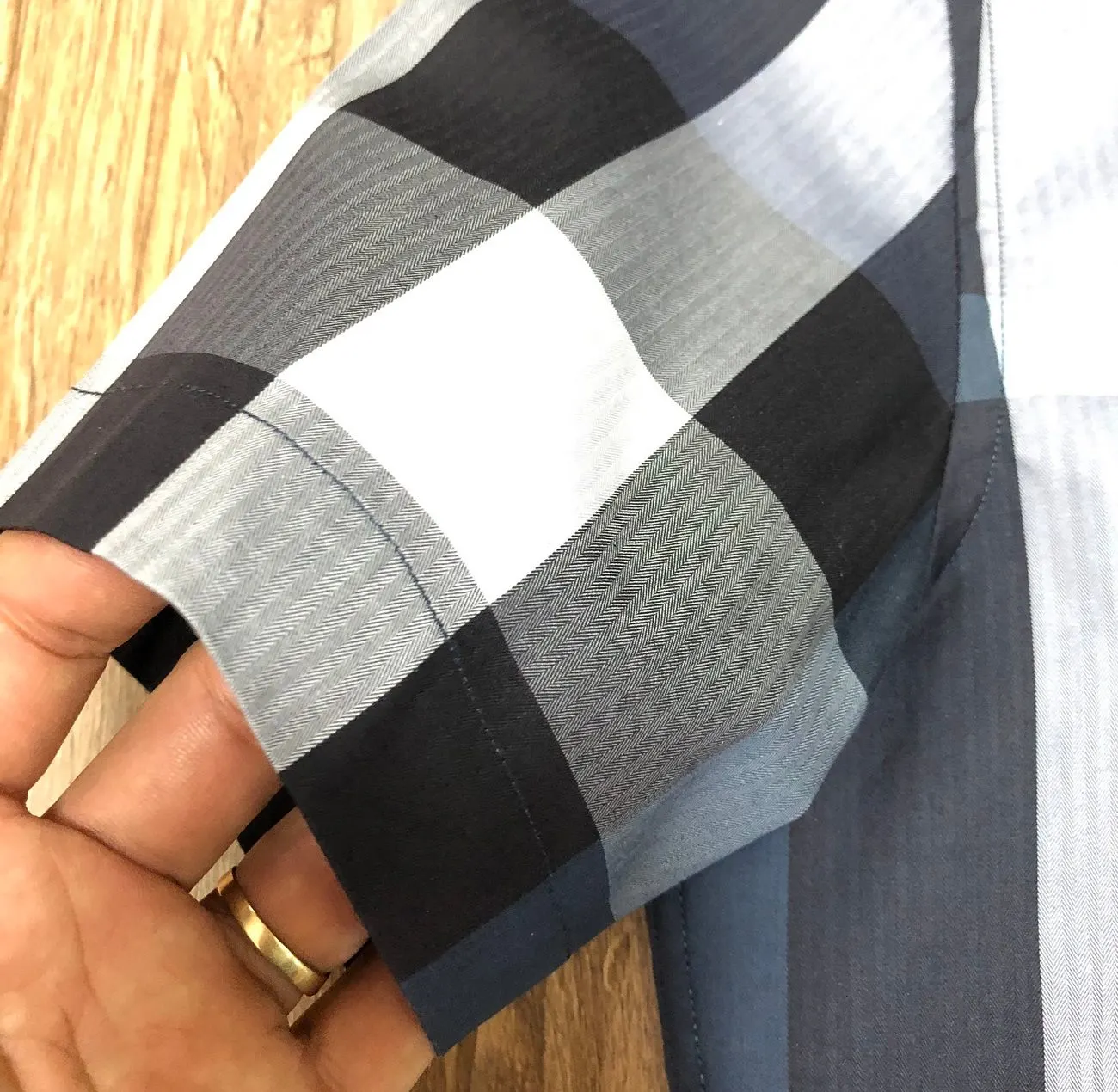 Áo sơ mi nam màu xanh BBR tay ngắn kẻ sọc caro mã 33 thượng lưu Áo sơ mi nam màu xanh BBR tay ngắn kẻ sọc caro mã 33 thượng lưu