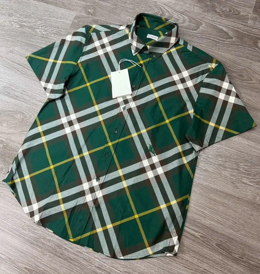 Áo sơ mi kẻ BBR Burberry xanh caro tay ngắn nam mã 1 men lì sang trọng Áo sơ mi kẻ BBR Burberry xanh caro tay ngắn nam mã 1 men lì sang trọng