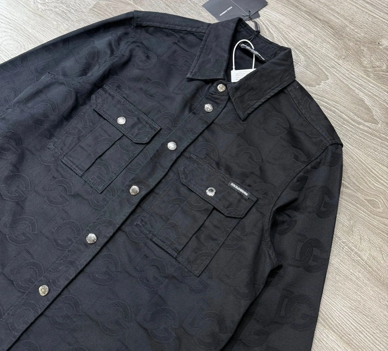 Áo sơ mi nam DG tay dài màu đen mã 2 sang trọng chất lượng tốt Áo sơ mi nam DG tay dài màu đen mã 2 sang trọng chất lượng tốt