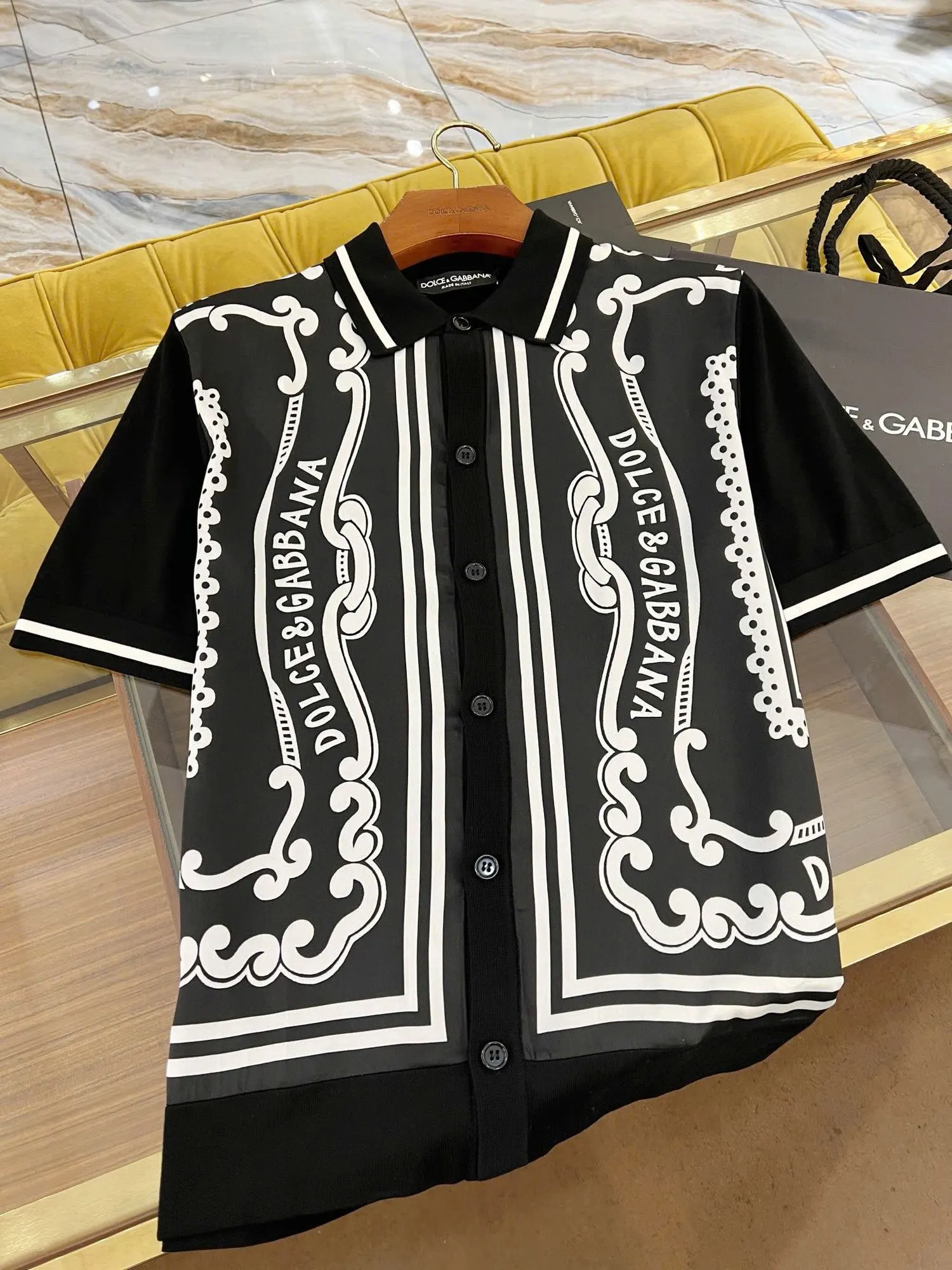 Áo sơ mi nam màu đen Dolce tay ngắn DG cao cấp mê mẩn mã 1 thời thượng Áo sơ mi nam màu đen Dolce tay ngắn DG cao cấp mê mẩn mã 1 thời thượng