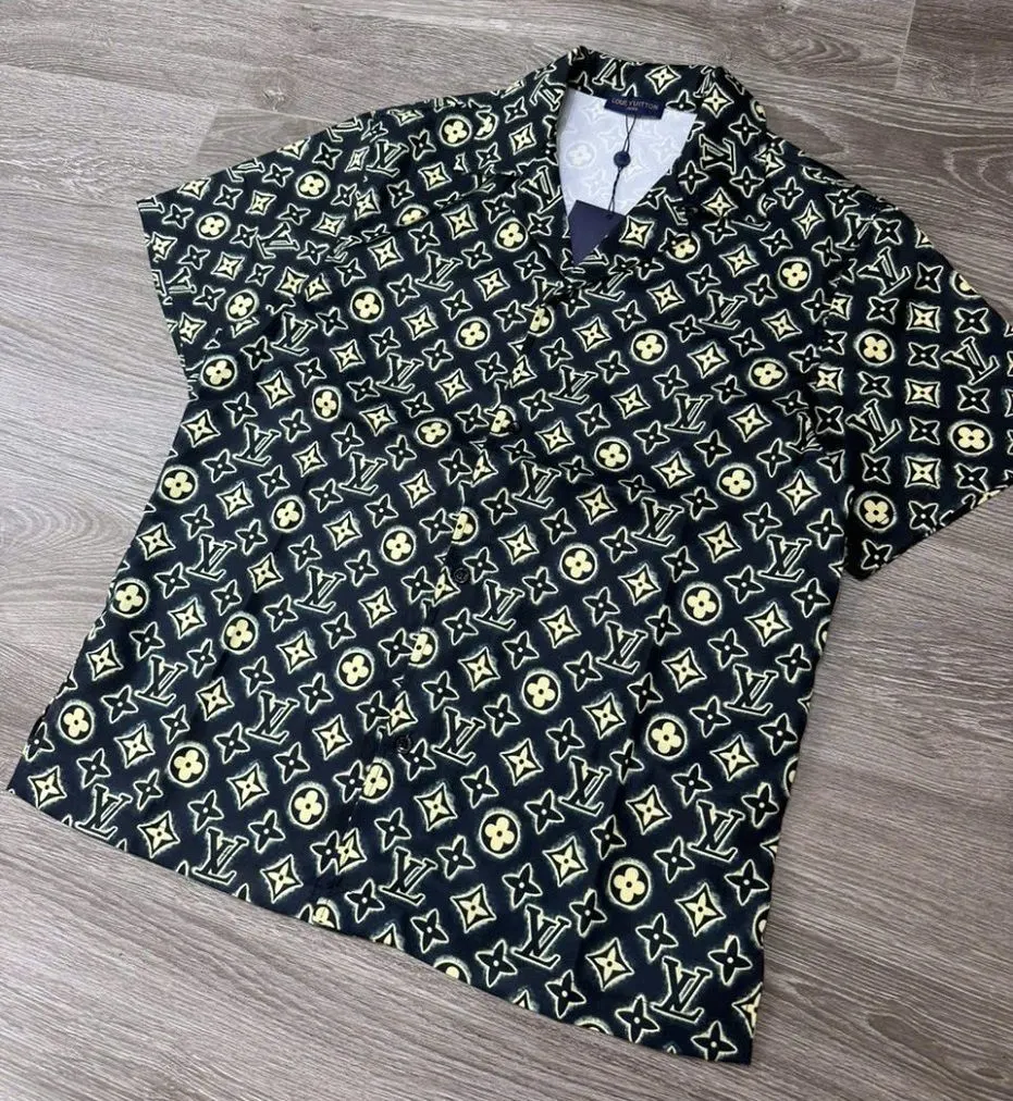 Áo sơ mi Louis tay ngắn đen LV hàng độc quyền nam mã 2 chất lượng cao Áo sơ mi Louis tay ngắn đen LV hàng độc quyền nam mã 2 chất lượng cao