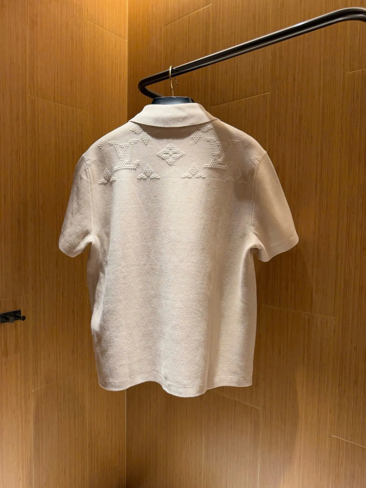 Áo sơ mi nam màu vàng LV tay ngắn mã 1 phong cách cá tính premium Áo sơ mi nam màu vàng LV tay ngắn mã 1 phong cách cá tính premium