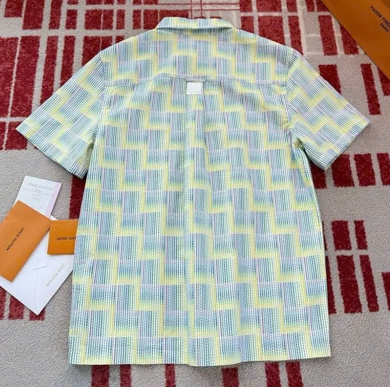 Áo sơ mi nam màu xanh LV tay ngắn kẻ sọc caro mã 1 phong cách riêng