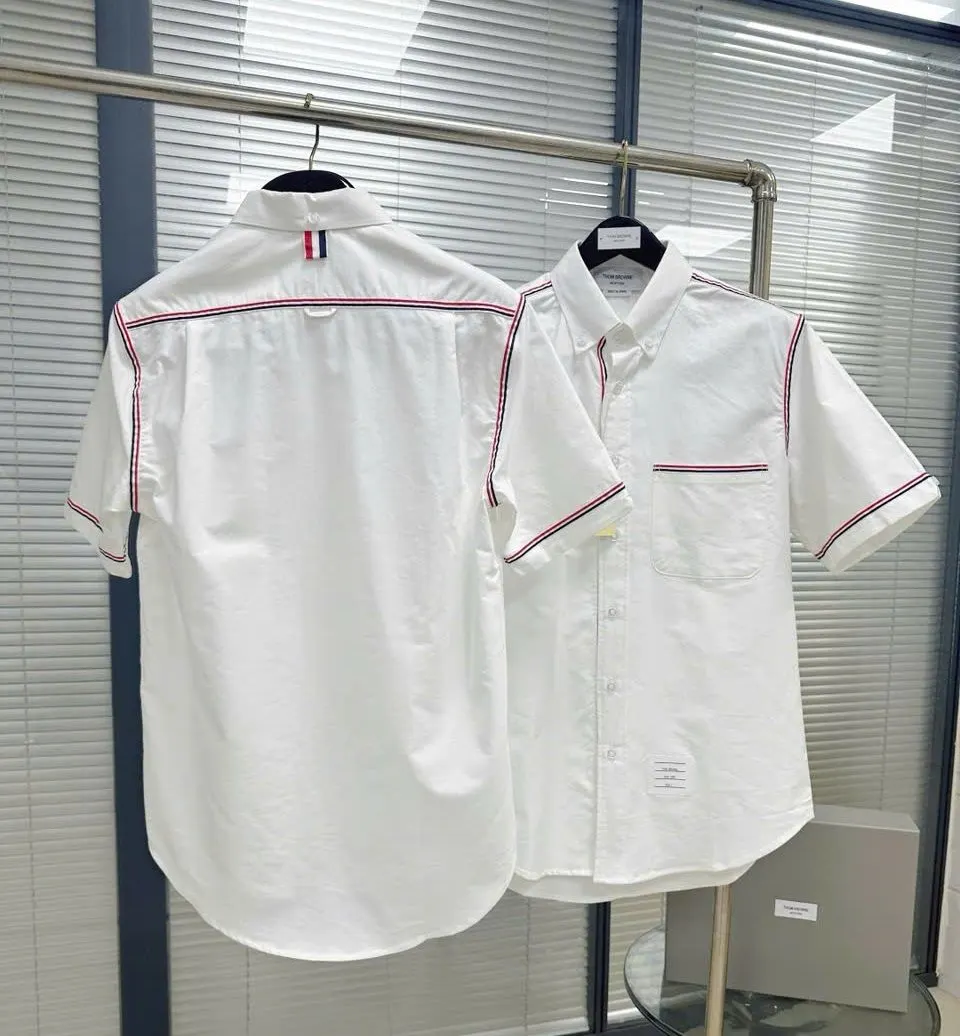 Áo Thom Browne sơ mi trắng tay ngắn nam mã 1b deluxe yêu luôn