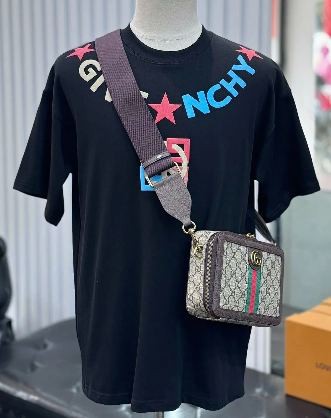 Áo Givenchy đen phong cách đẳng cấp thượng lưu chuẩn dáng nam mã 2