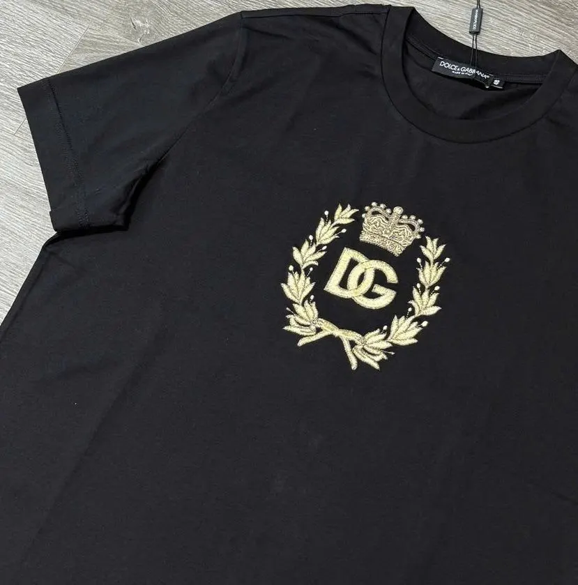 Áo thun đen đẹp Dolce hàng hiệu cổ tròn mã 44 nam nữ đáng tiền Áo thun đen đẹp Dolce hàng hiệu cổ tròn mã 44 nam nữ đáng tiền