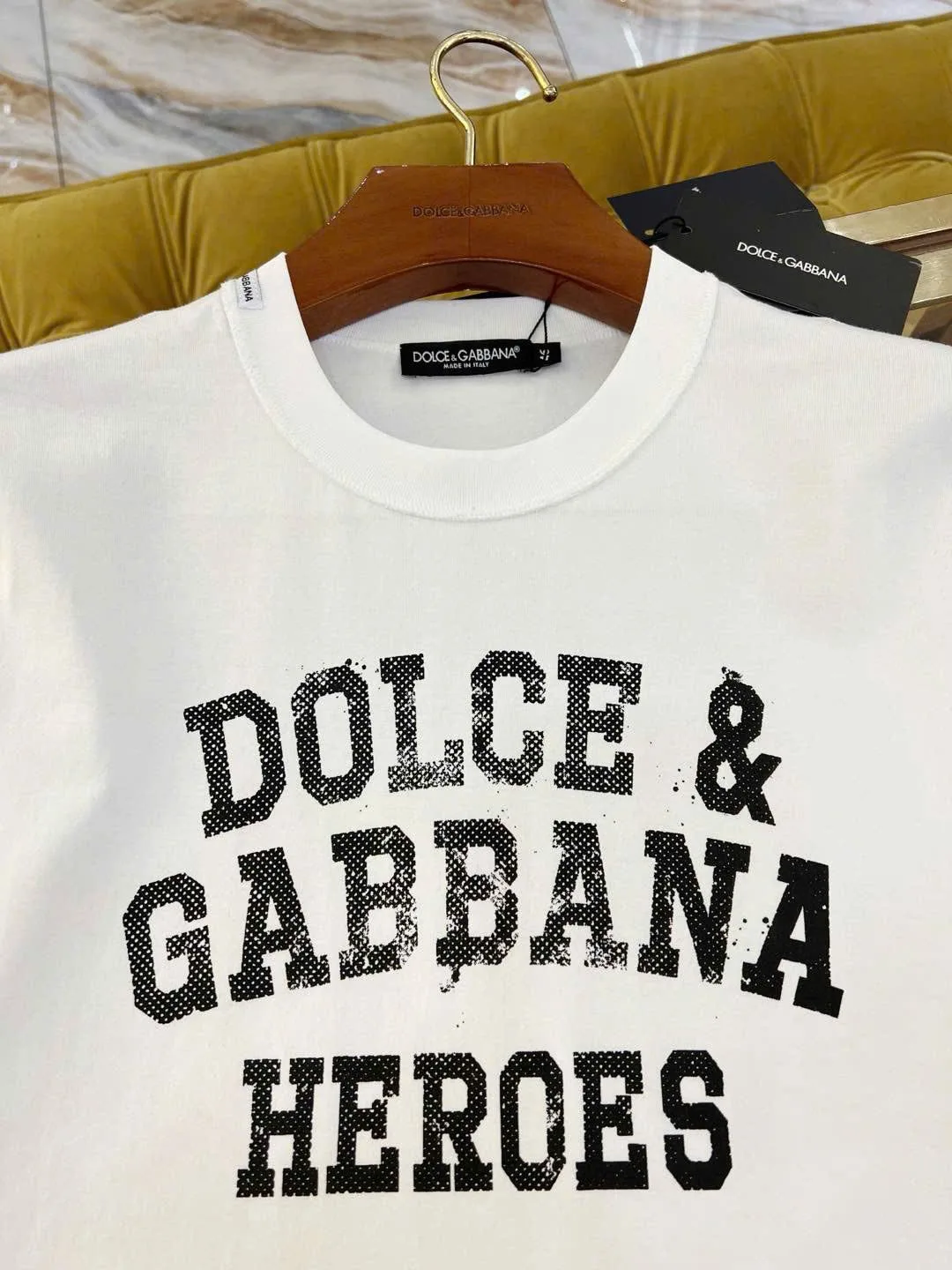 áo thun Dolce Gabbana nam trắng mã 16 cổ tròn cao hạng ấn tượng mạnh