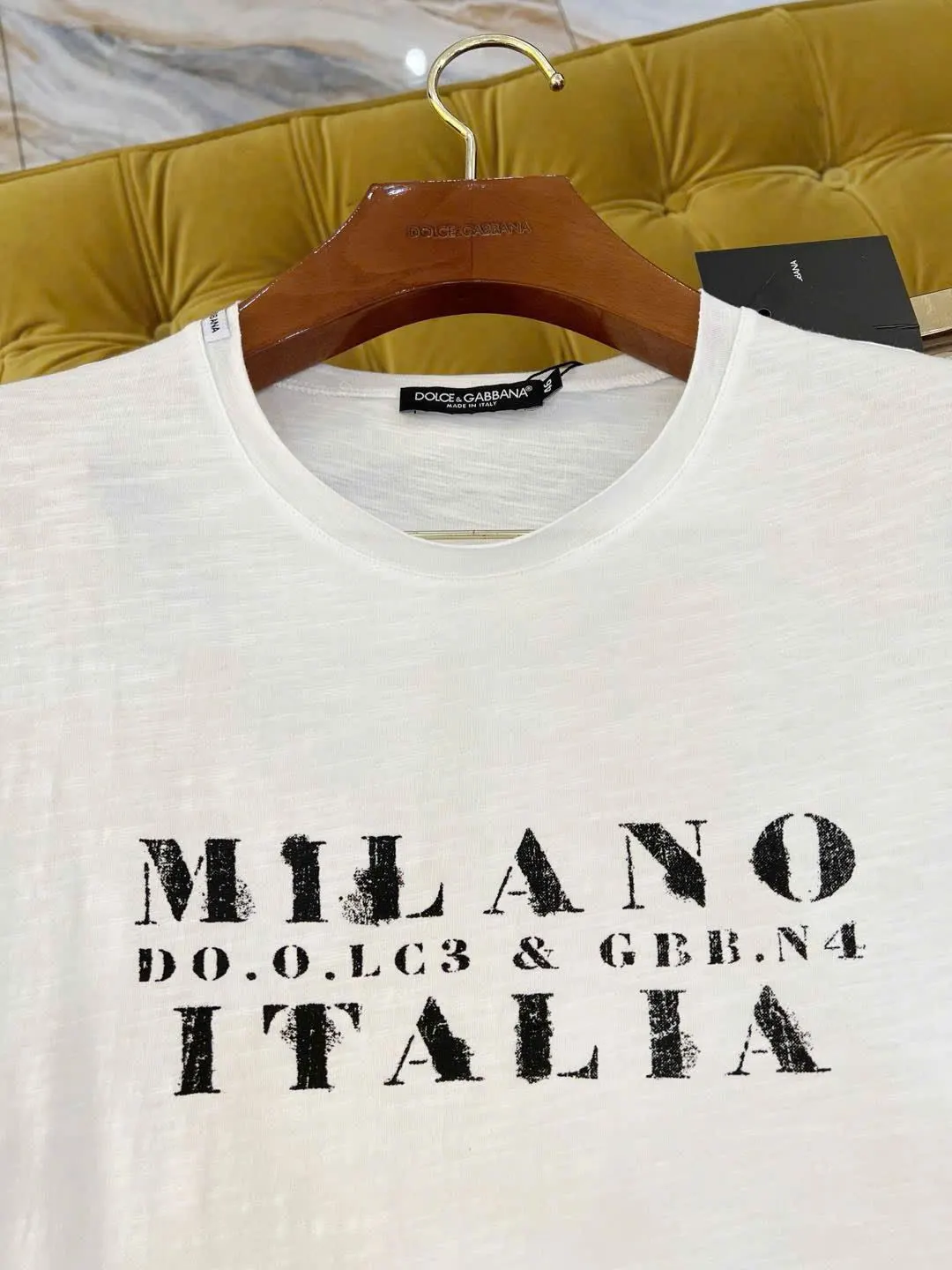 Áo phông trơn màu trắng Dolce cổ tròn áo thun phông nam nữ mã 19 Áo phông trơn màu trắng Dolce cổ tròn áo thun phông nam nữ mã 19