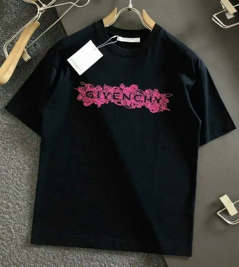 Áo Givenchy đen mã 4 cổ tròn nam nữ sang chảnh chuẩn phong cách thời thượng Áo Givenchy đen mã 4 cổ tròn nam nữ sang chảnh chuẩn phong cách thời thượng