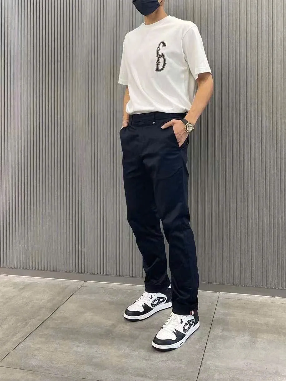 Áo phông Givenchy trắng mã 3 cổ tròn nam nữ chuẩn đỉnh thời thượng Áo phông Givenchy trắng mã 3 cổ tròn nam nữ chuẩn đỉnh thời thượng