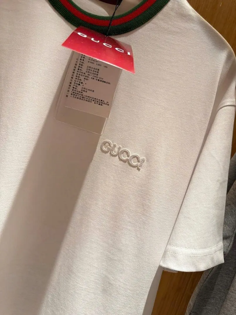 Áo phông Gucci đen trắng mã 3 cổ tròn nam nữ phong cách thời thượng sang chảnh Áo phông Gucci đen trắng mã 3 cổ tròn nam nữ phong cách thời thượng sang chảnh